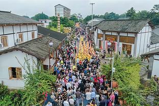 马奎尔：我们配得上这场胜利，但希望能赢得更轻松一些